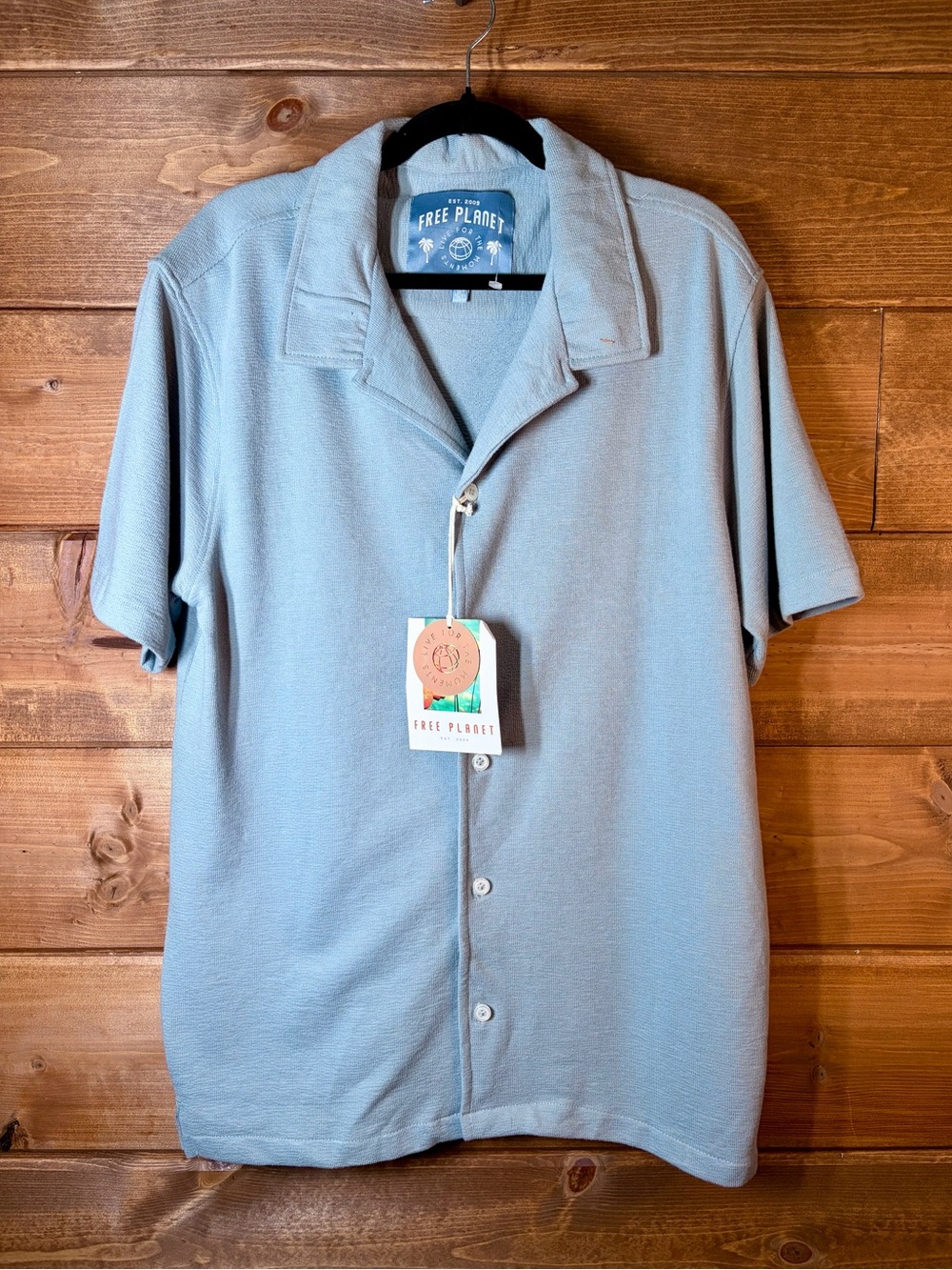 Free Planet Pale Blue Short Sleeve Camp Shirt Size Medium 🖤